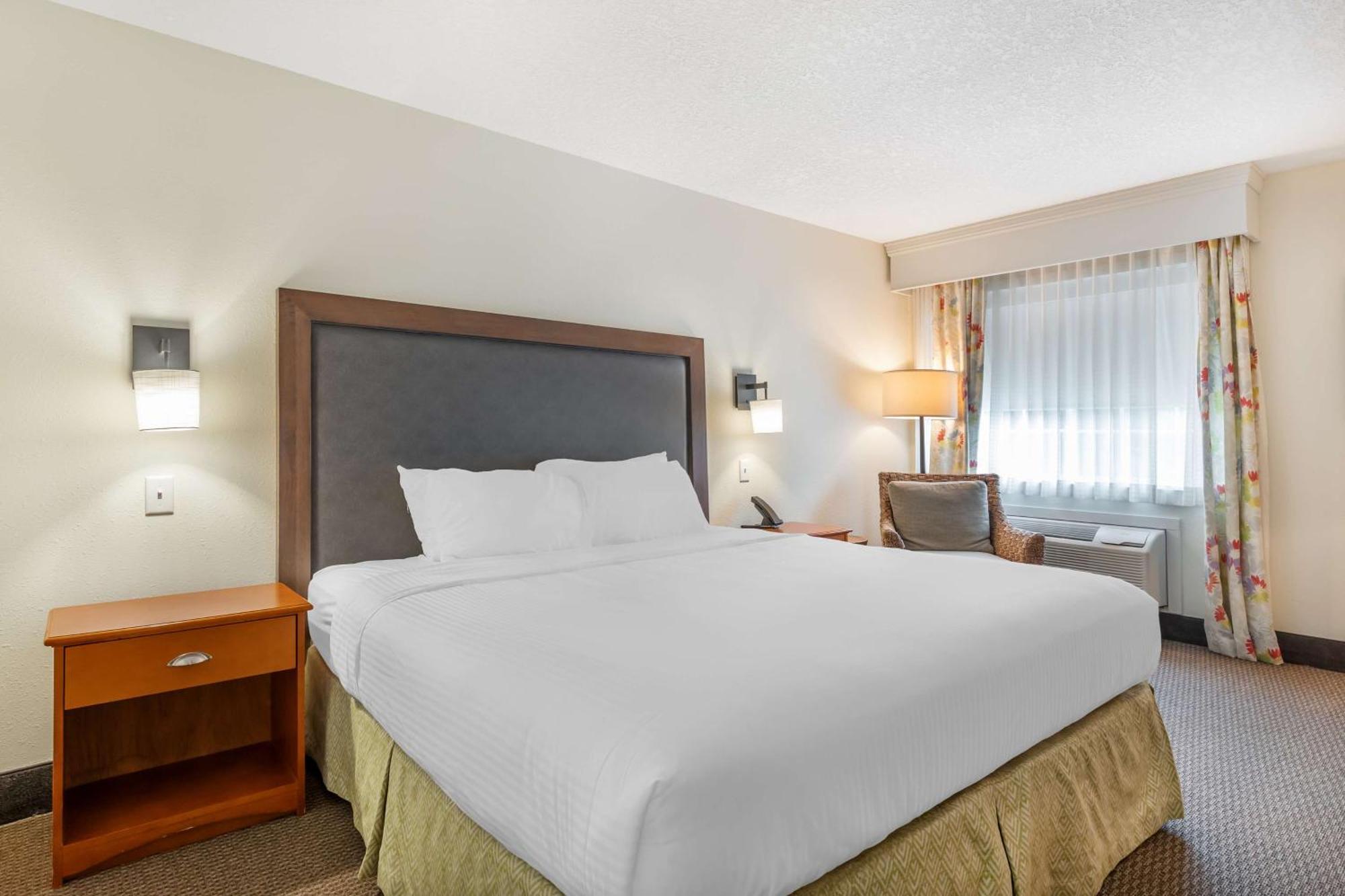 Western Park & Hotel 3*
